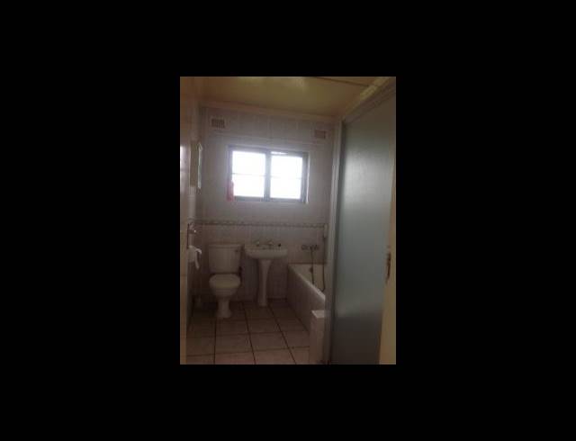 2 BEDROOM FLAT TO LET IN UMTENTWENI